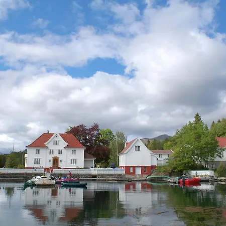 Kjeldsund Lodge *